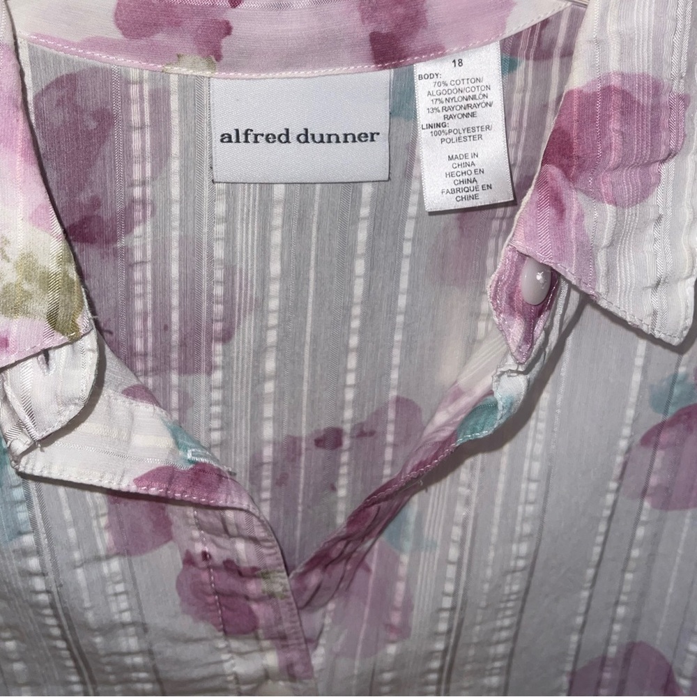 Alfred Dunner Brand Button Down Top. Size 18 - Picture 2 of 4